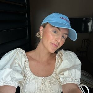 Meet your Posher, Monica